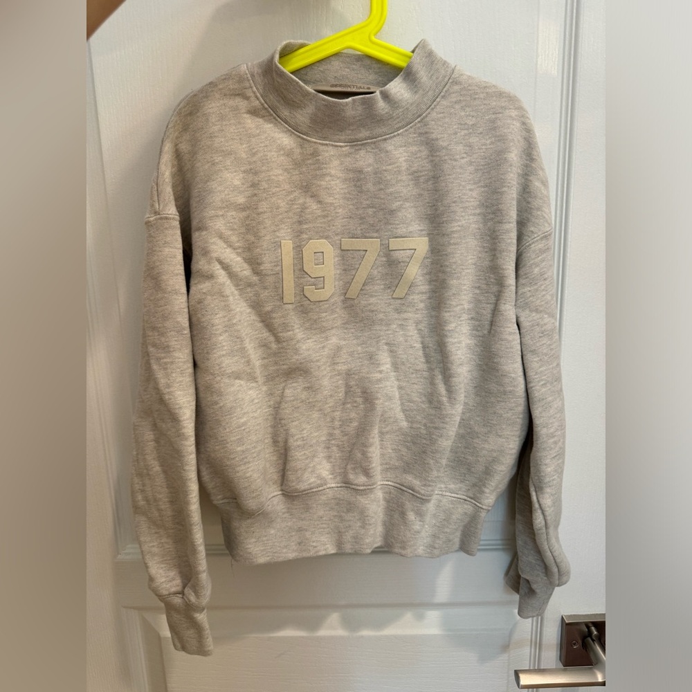 Essentials sweatshirt - Picture 2 of 4